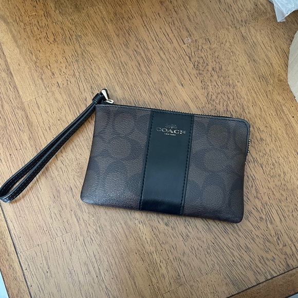 ✨Brown Coach Wristlet ✨ - Picture 2 of 4